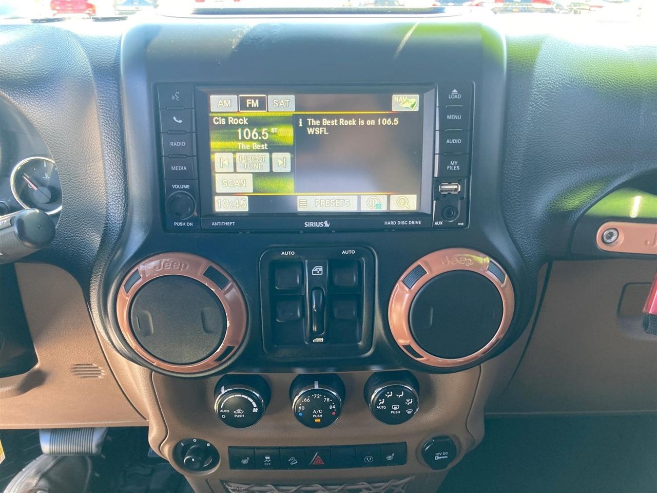 Jeep Wrangler Unlimited Sahara 4WD 2014