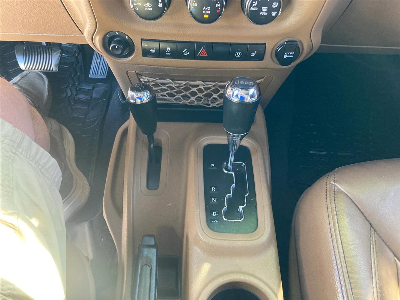 Jeep Wrangler Unlimited Sahara 4WD 2014