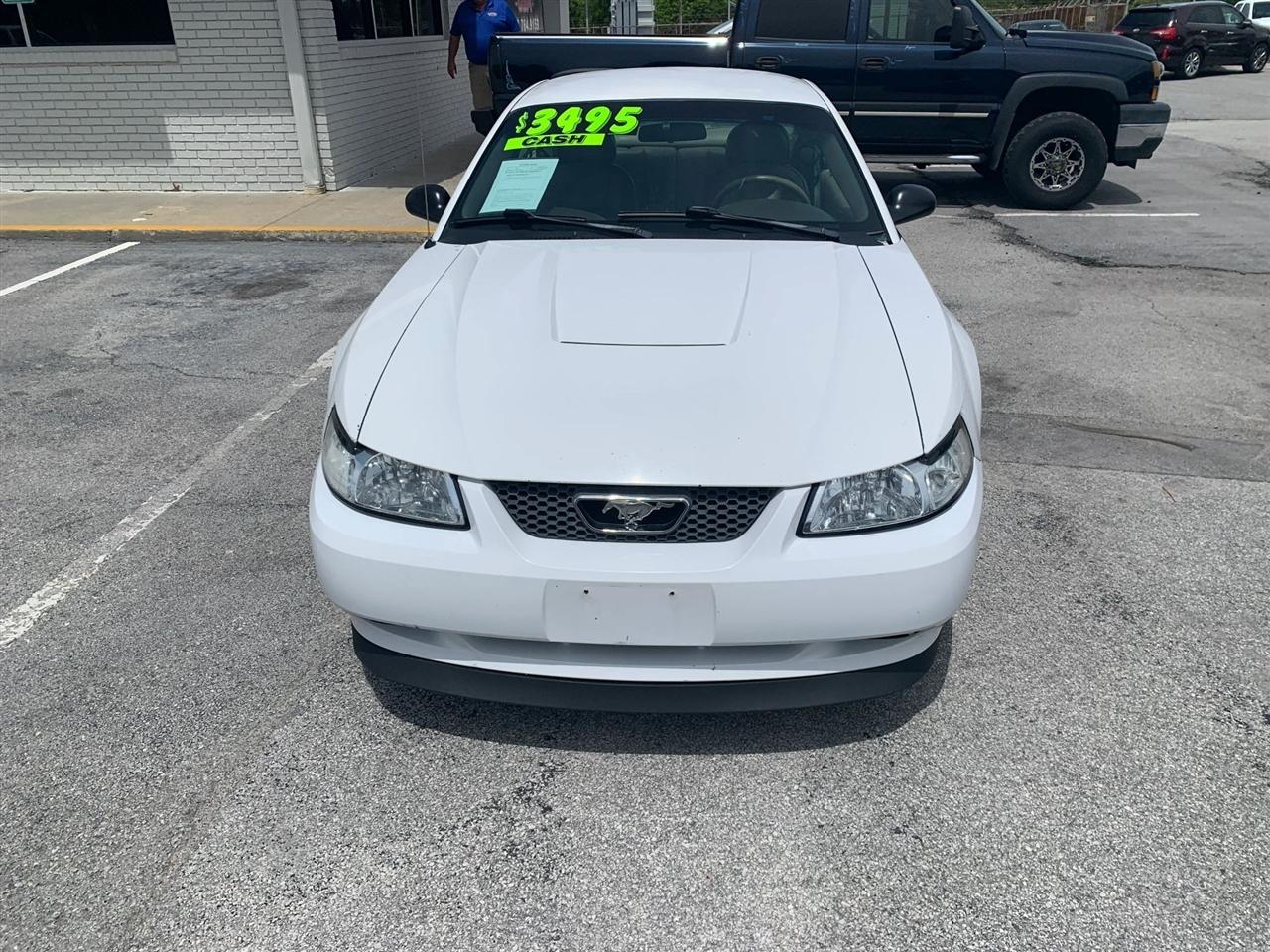 Ford Mustang Deluxe Coupe 2004