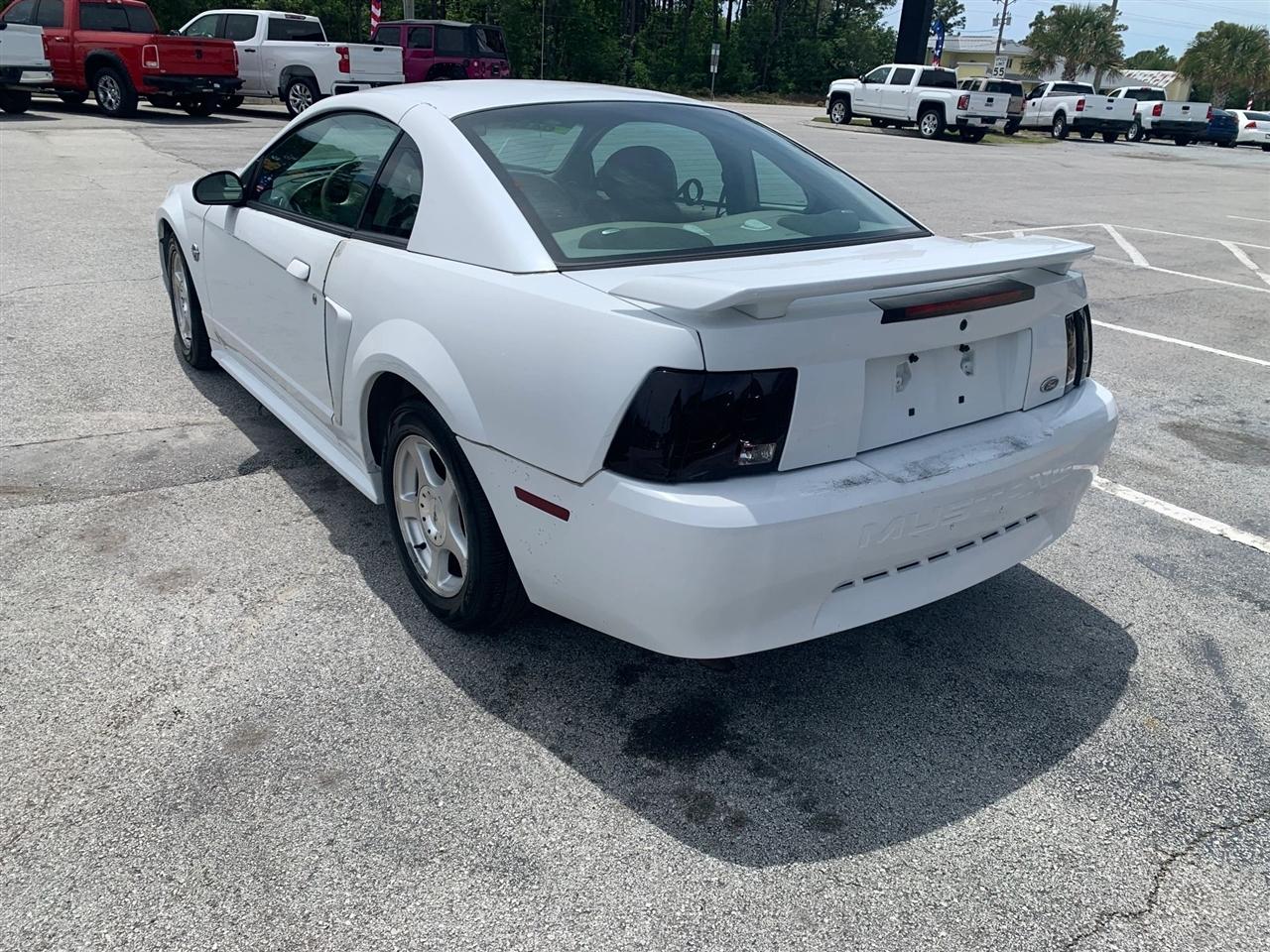 Ford Mustang Deluxe Coupe 2004