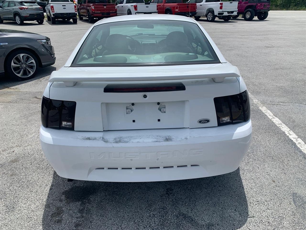 Ford Mustang Deluxe Coupe 2004