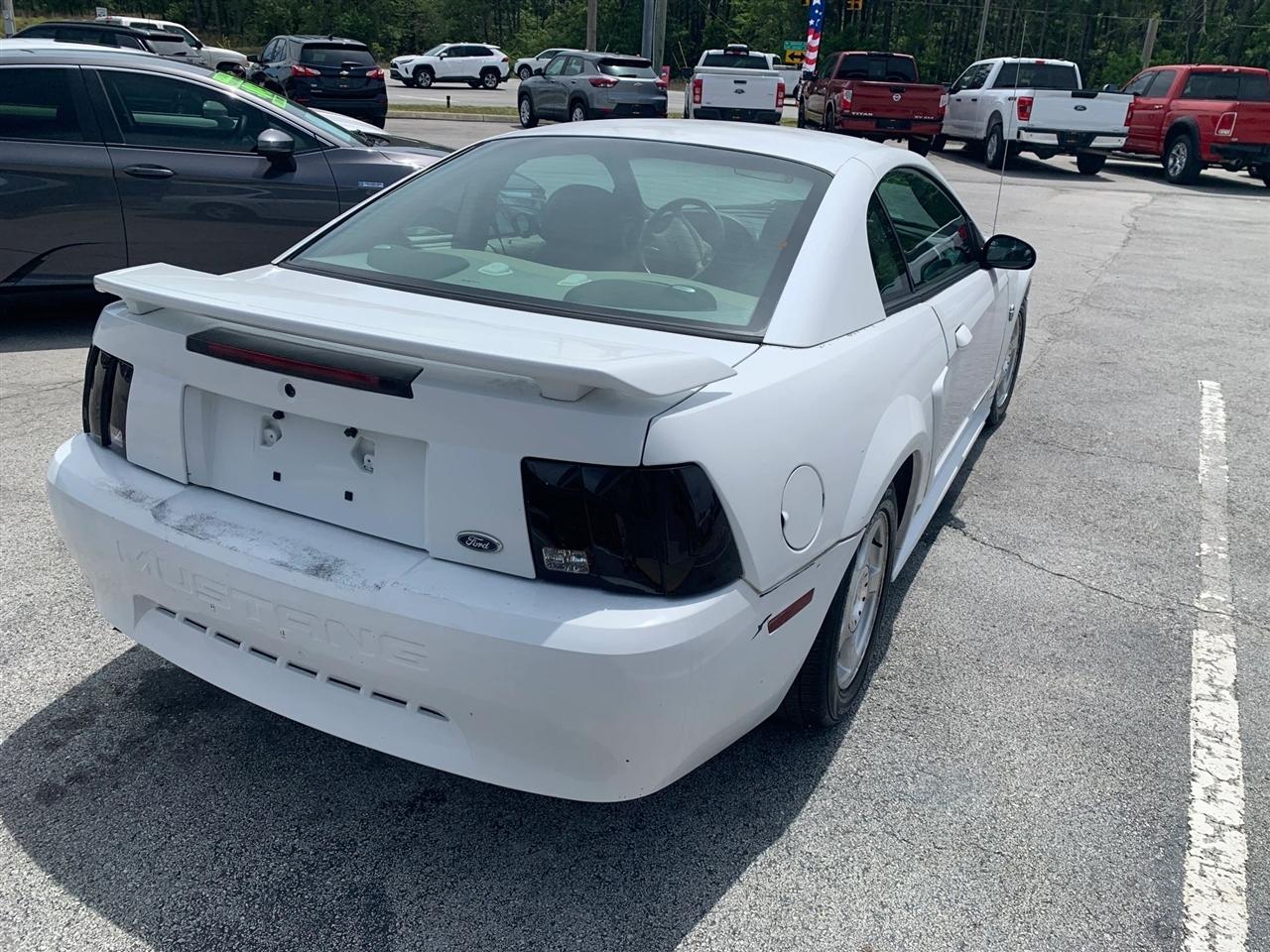 Ford Mustang Deluxe Coupe 2004