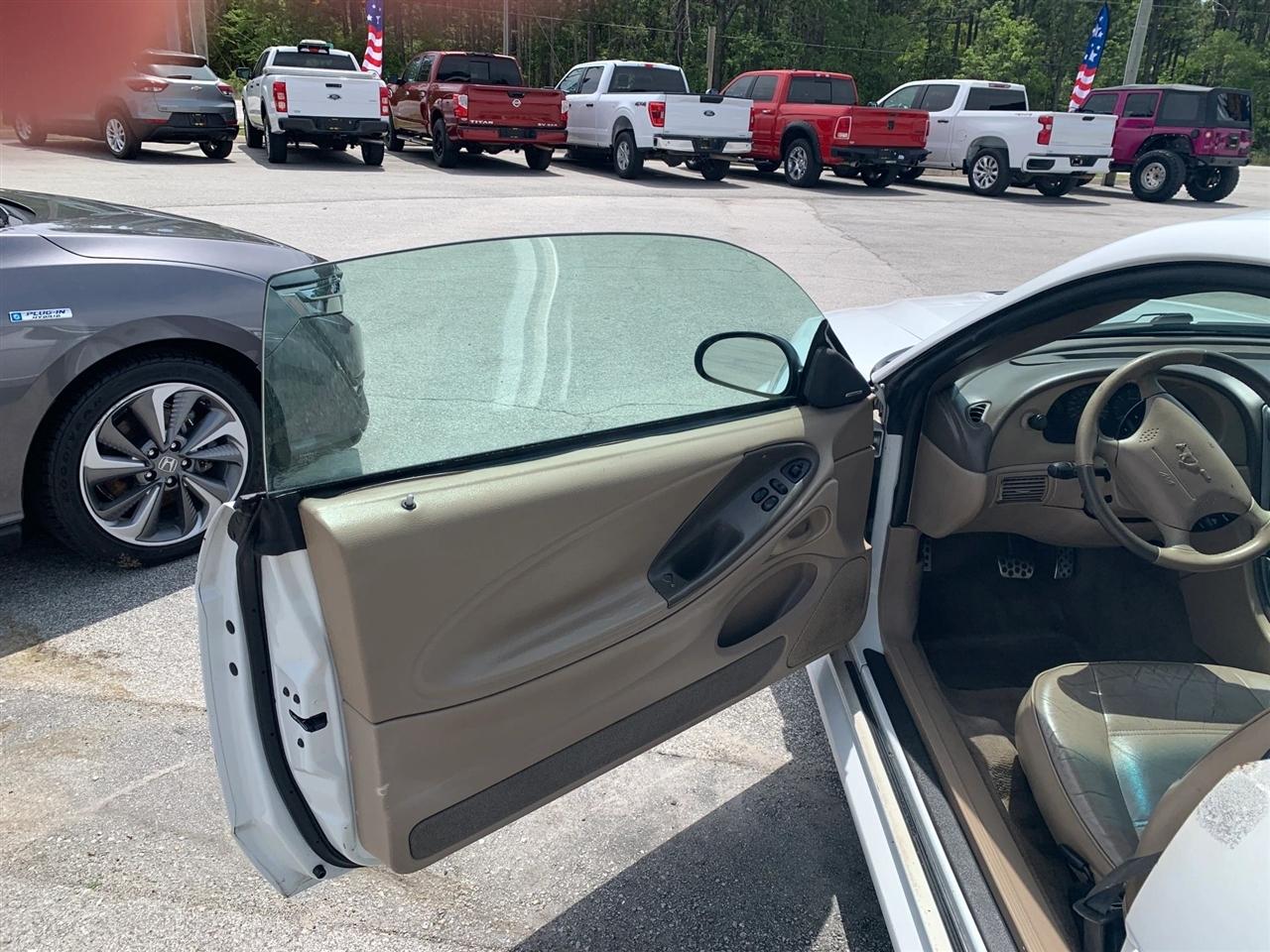 Ford Mustang Deluxe Coupe 2004