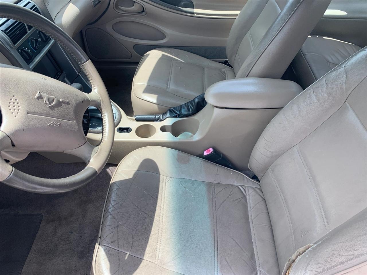 Ford Mustang Deluxe Coupe 2004