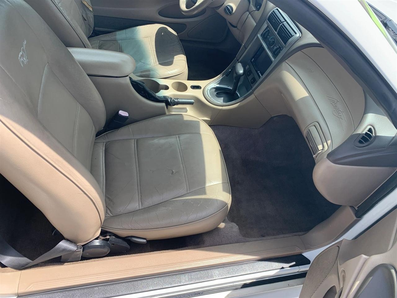 Ford Mustang Deluxe Coupe 2004