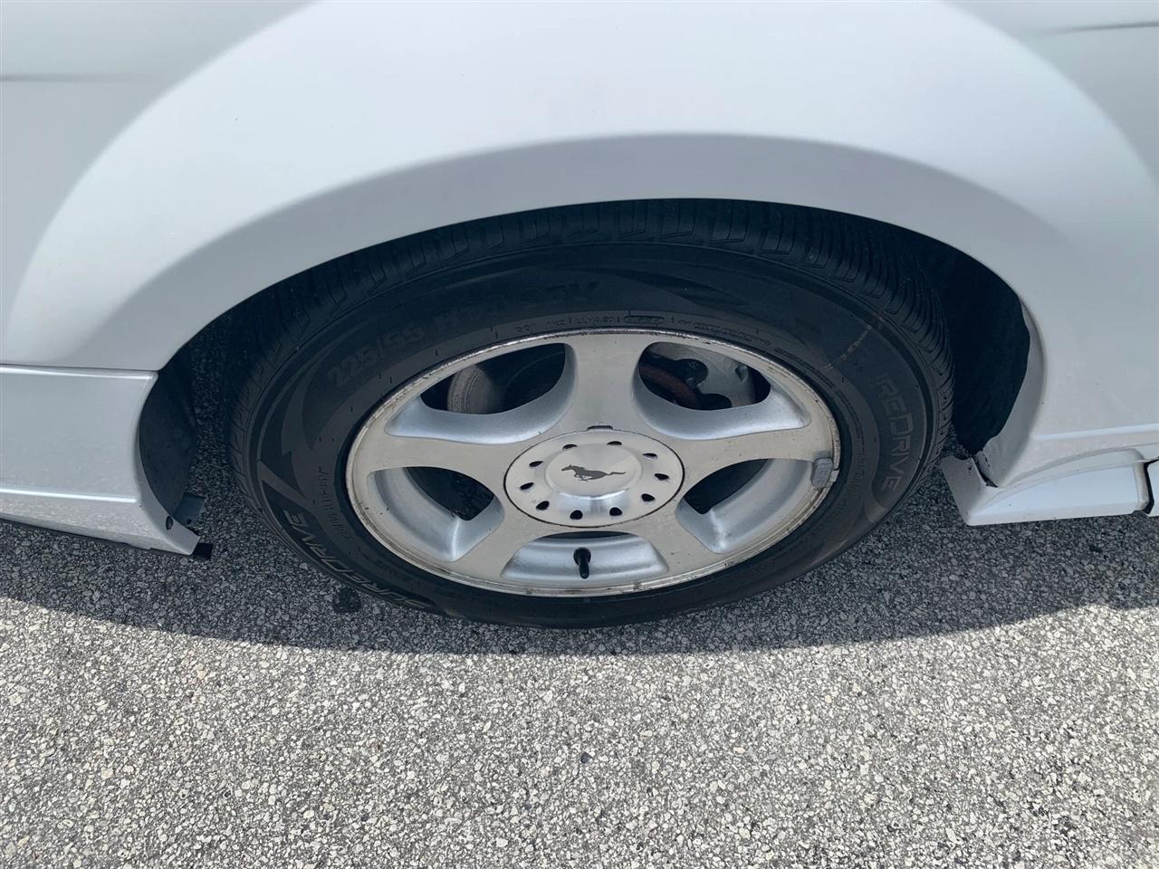 Ford Mustang Deluxe Coupe 2004