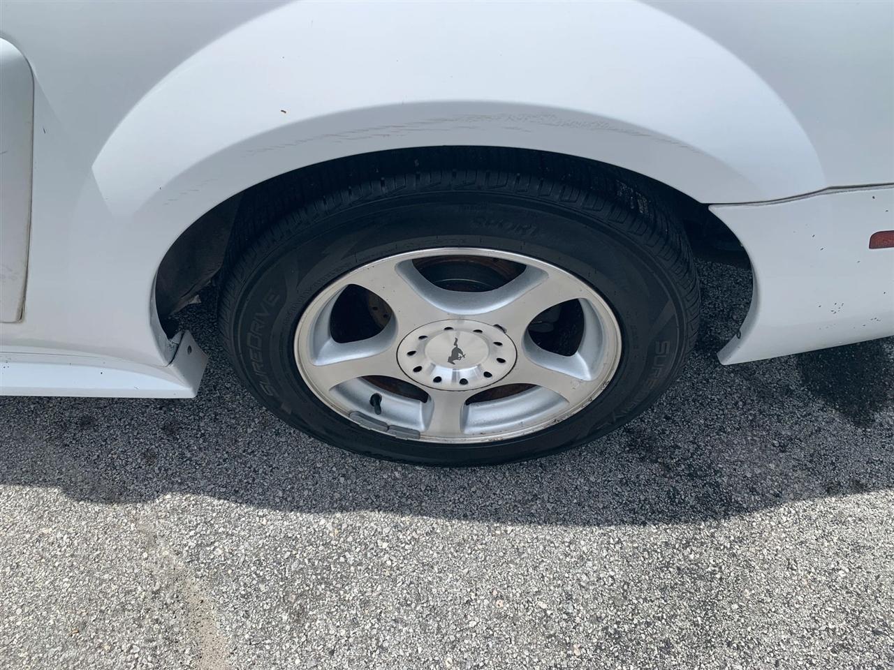 Ford Mustang Deluxe Coupe 2004