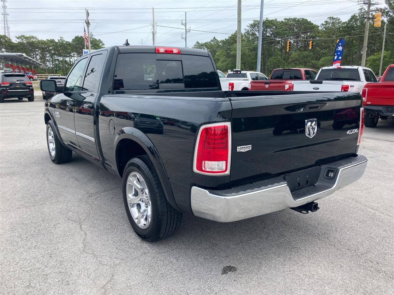 RAM 1500 Laramie Quad Cab 4WD 2016