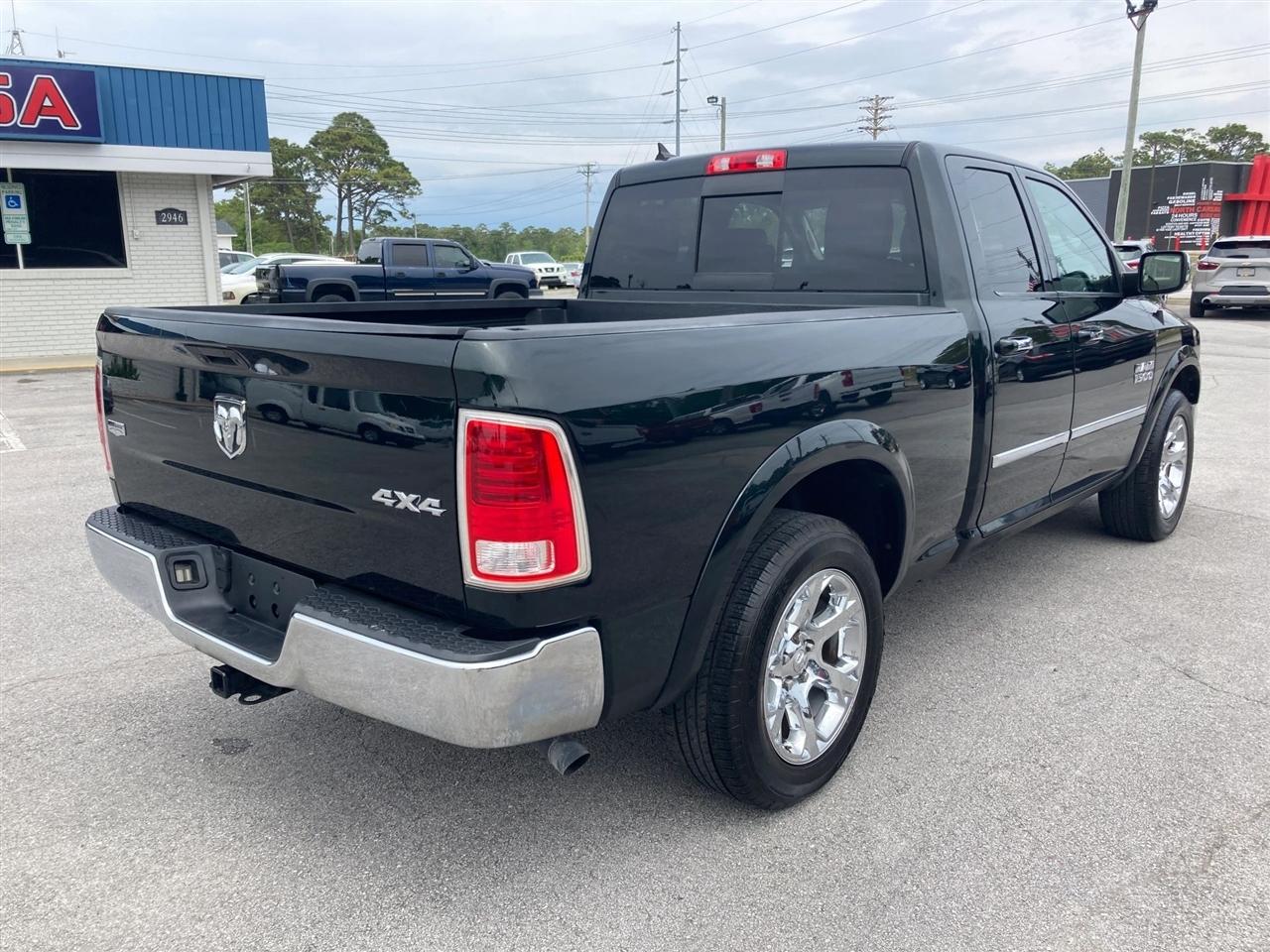 RAM 1500 Laramie Quad Cab 4WD 2016