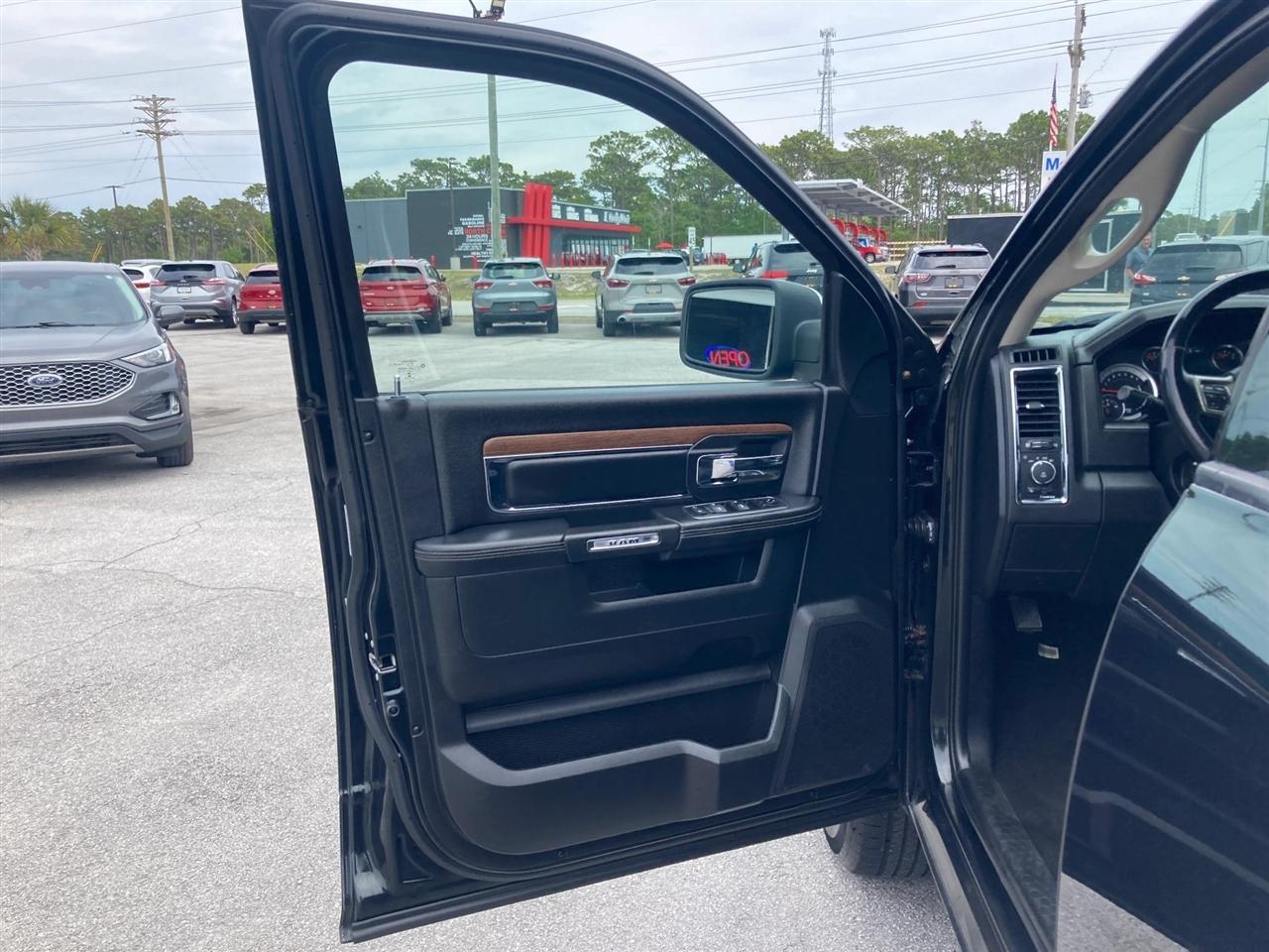 RAM 1500 Laramie Quad Cab 4WD 2016