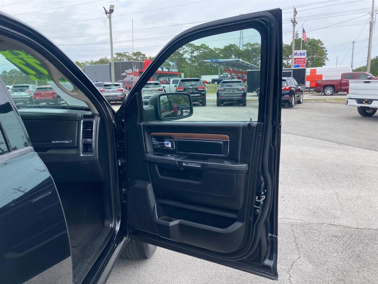 RAM 1500 Laramie Quad Cab 4WD 2016