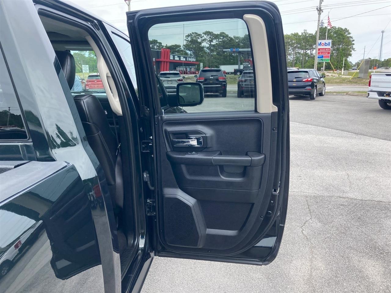 RAM 1500 Laramie Quad Cab 4WD 2016