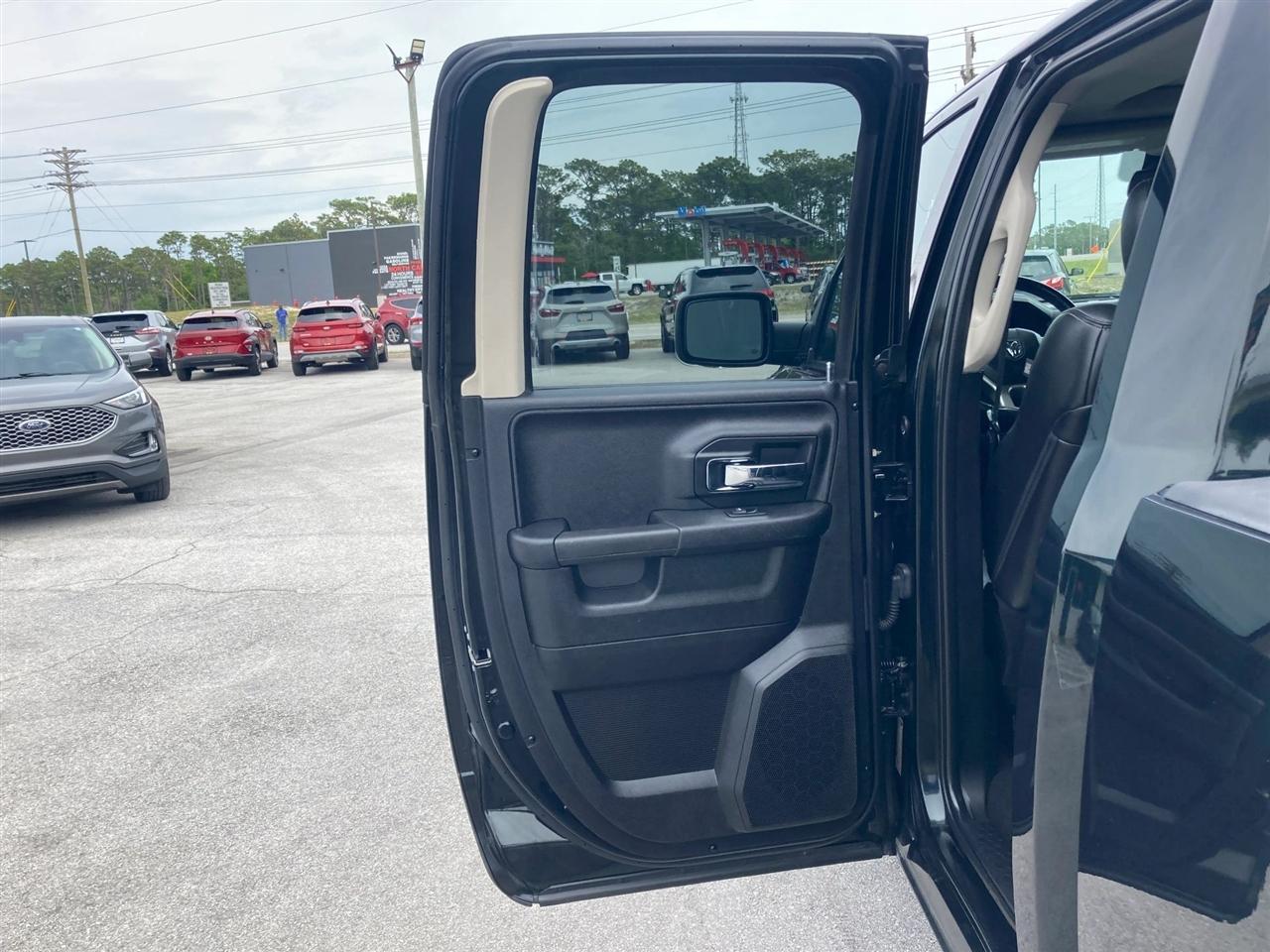 RAM 1500 Laramie Quad Cab 4WD 2016