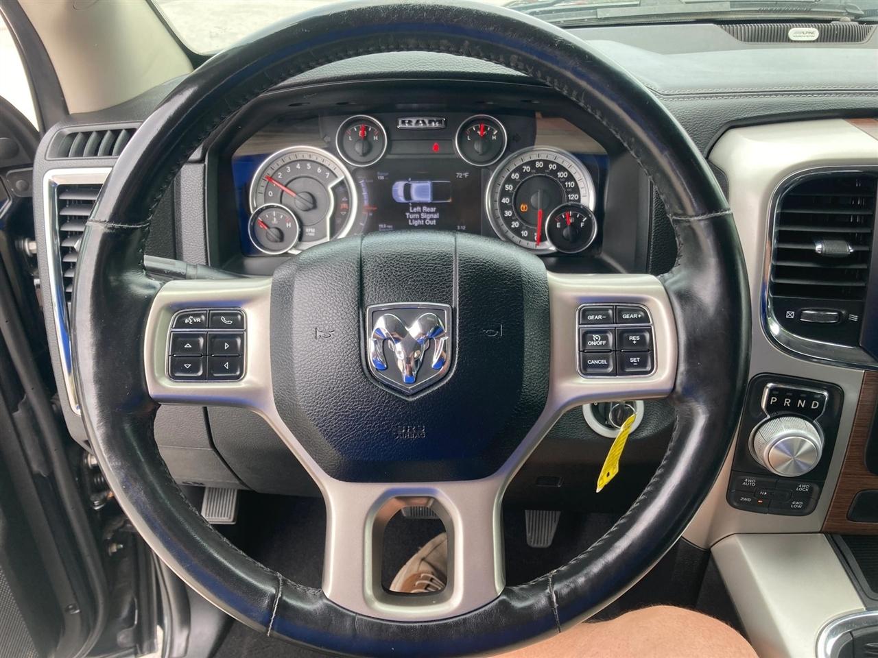 RAM 1500 Laramie Quad Cab 4WD 2016