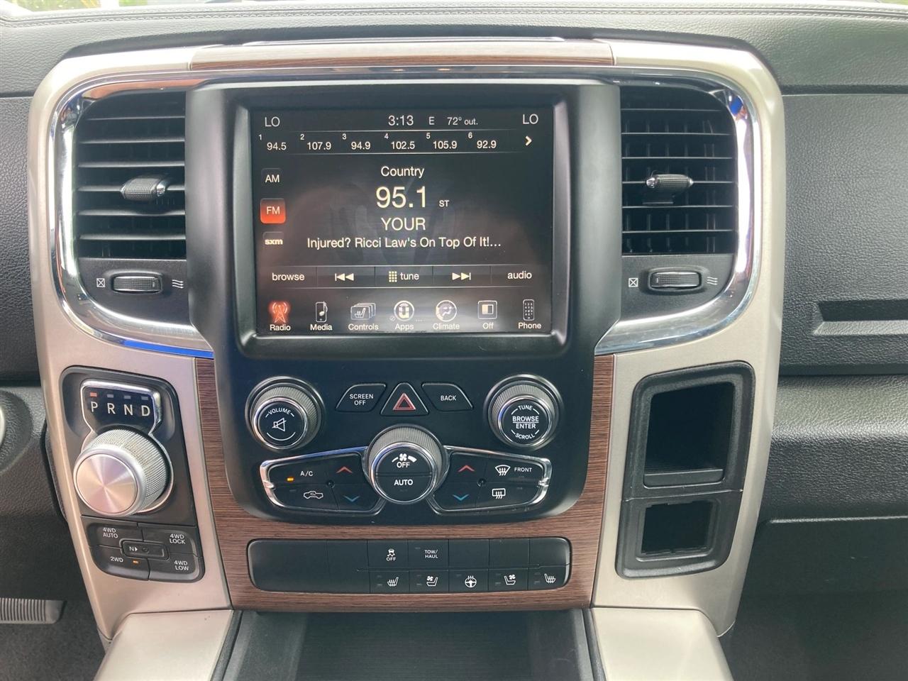 RAM 1500 Laramie Quad Cab 4WD 2016