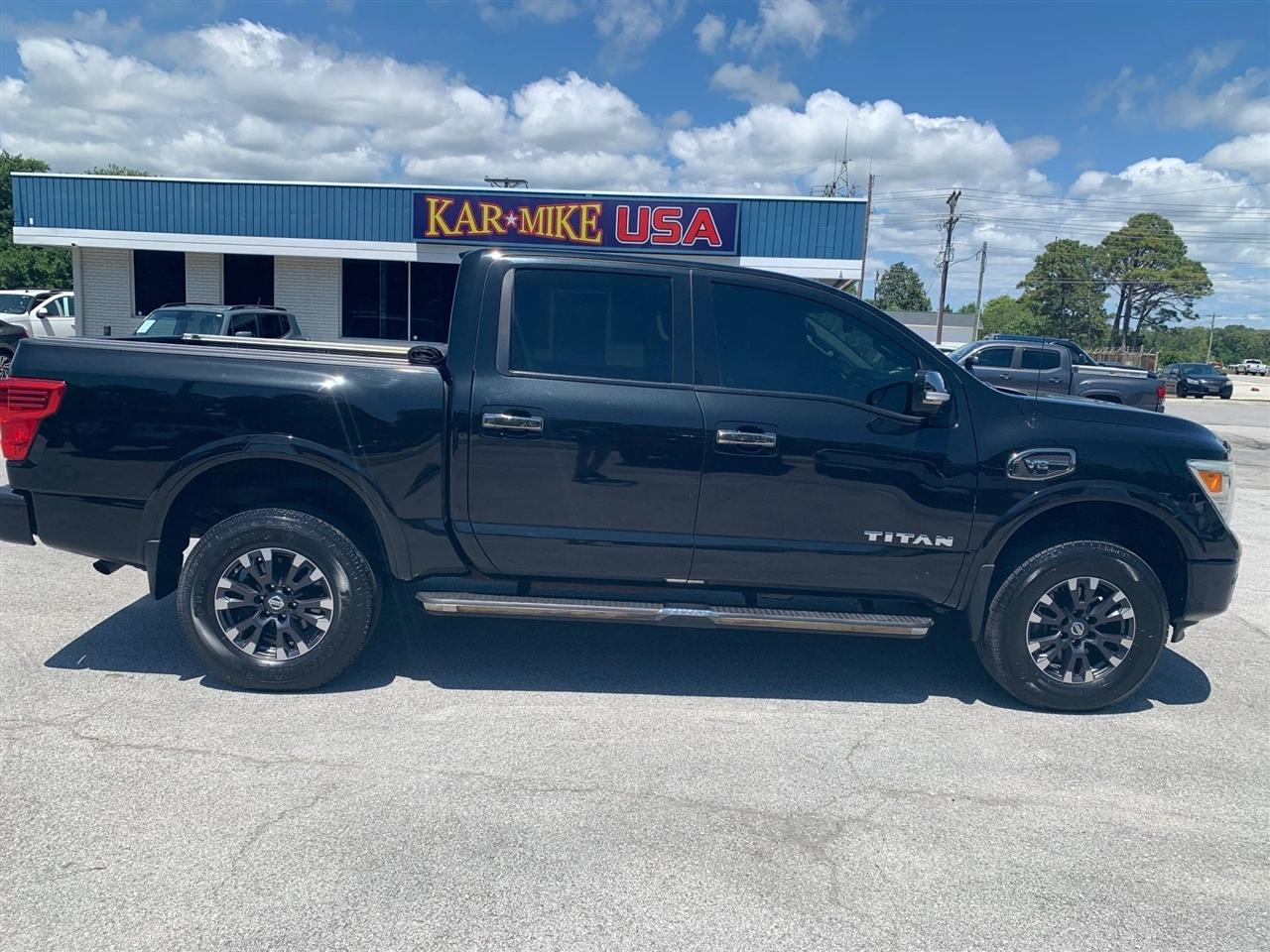 Nissan Titan Platinum Reserve Crew Cab 4WD 2017