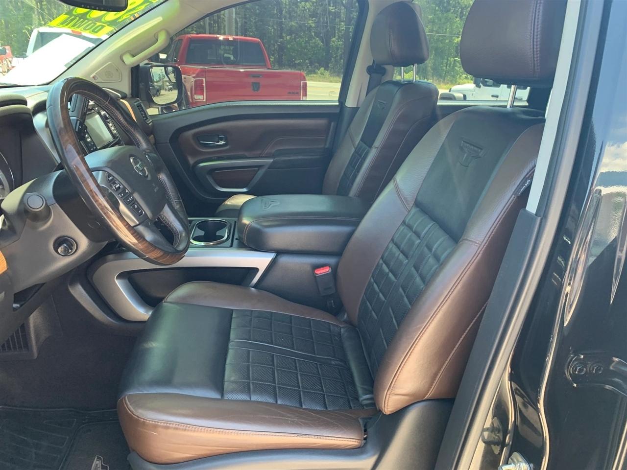 Nissan Titan Platinum Reserve Crew Cab 4WD 2017