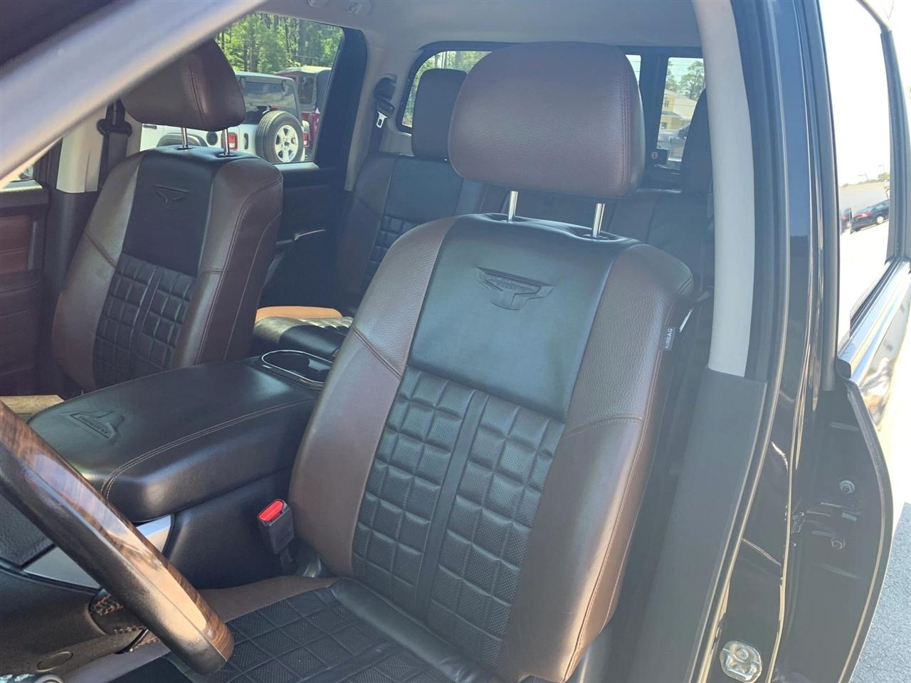 Nissan Titan Platinum Reserve Crew Cab 4WD 2017