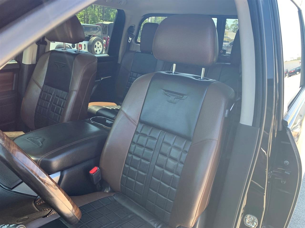 Nissan Titan Platinum Reserve Crew Cab 4WD 2017