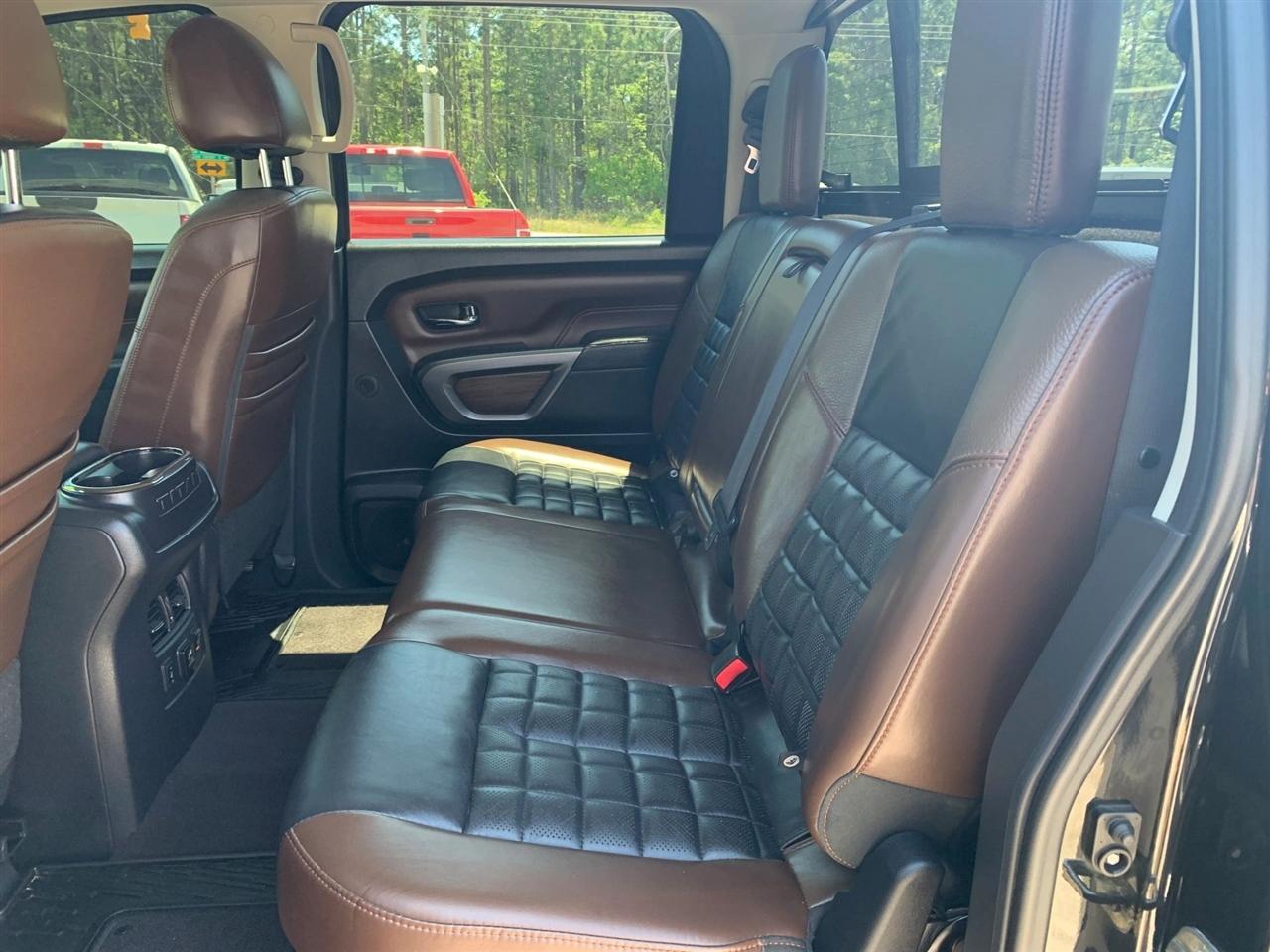 Nissan Titan Platinum Reserve Crew Cab 4WD 2017
