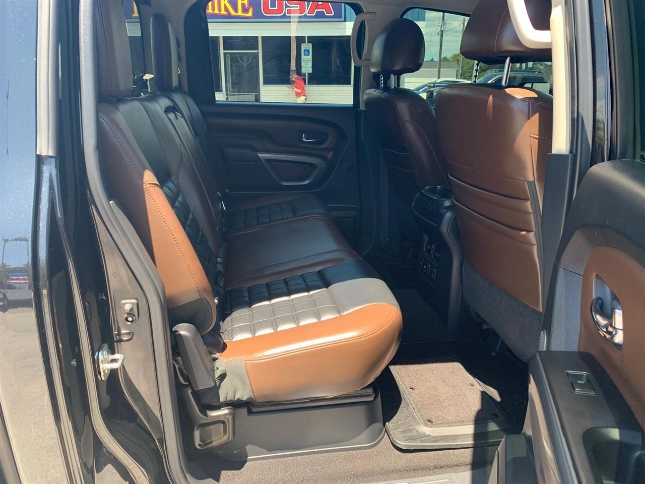 Nissan Titan Platinum Reserve Crew Cab 4WD 2017