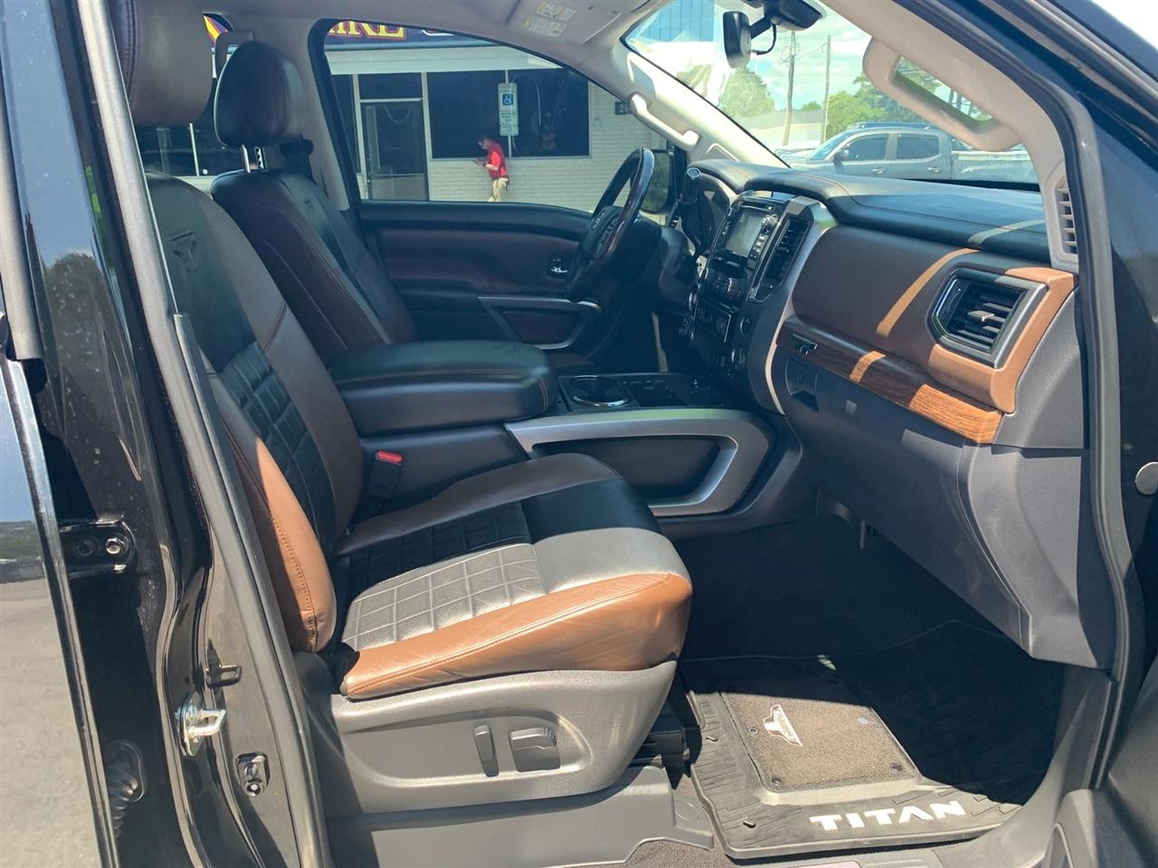 Nissan Titan Platinum Reserve Crew Cab 4WD 2017