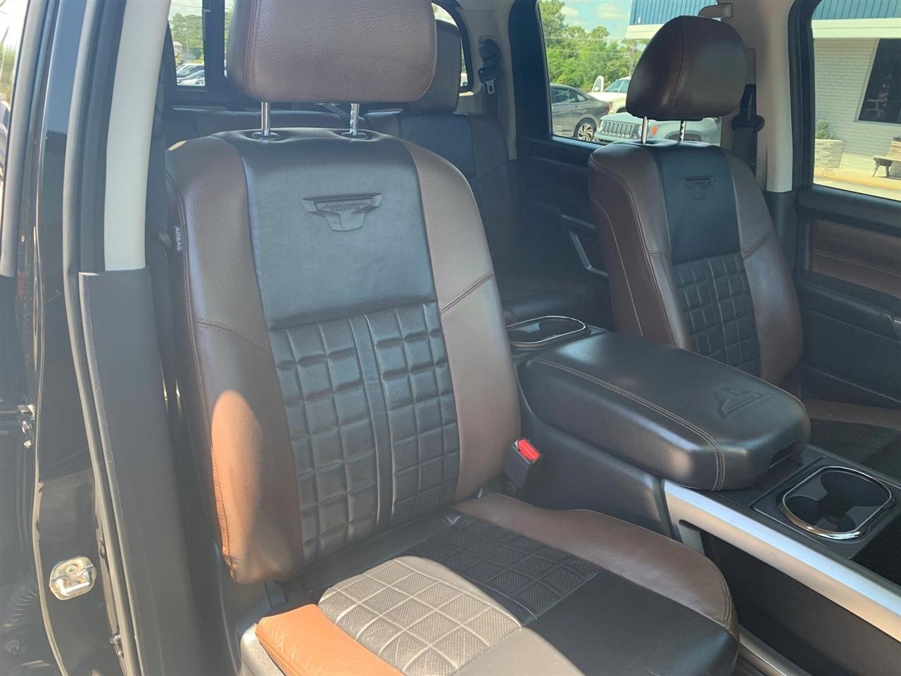 Nissan Titan Platinum Reserve Crew Cab 4WD 2017