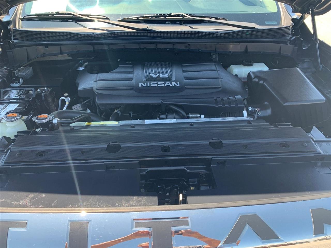Nissan Titan Platinum Reserve Crew Cab 4WD 2017