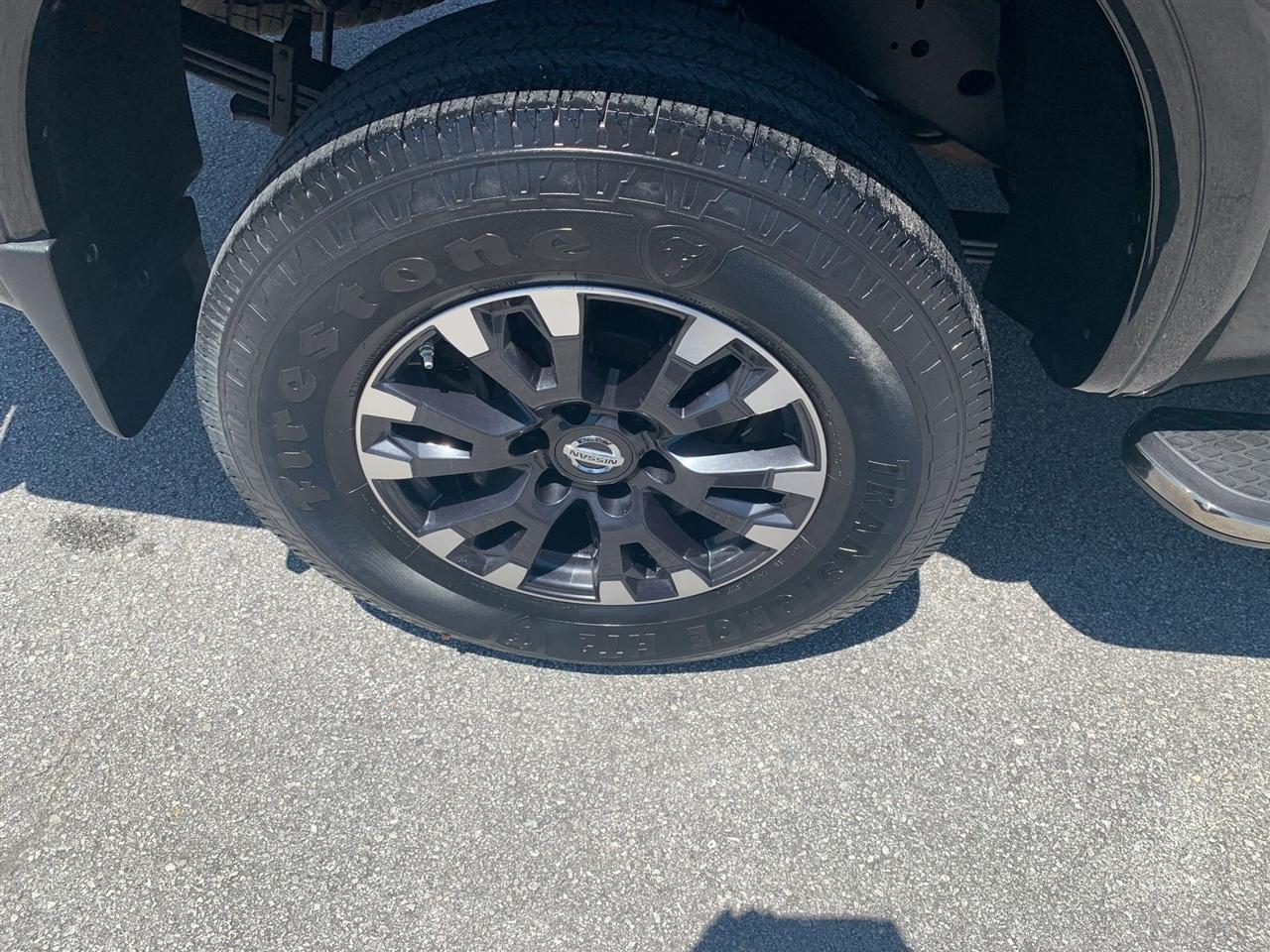 Nissan Titan Platinum Reserve Crew Cab 4WD 2017
