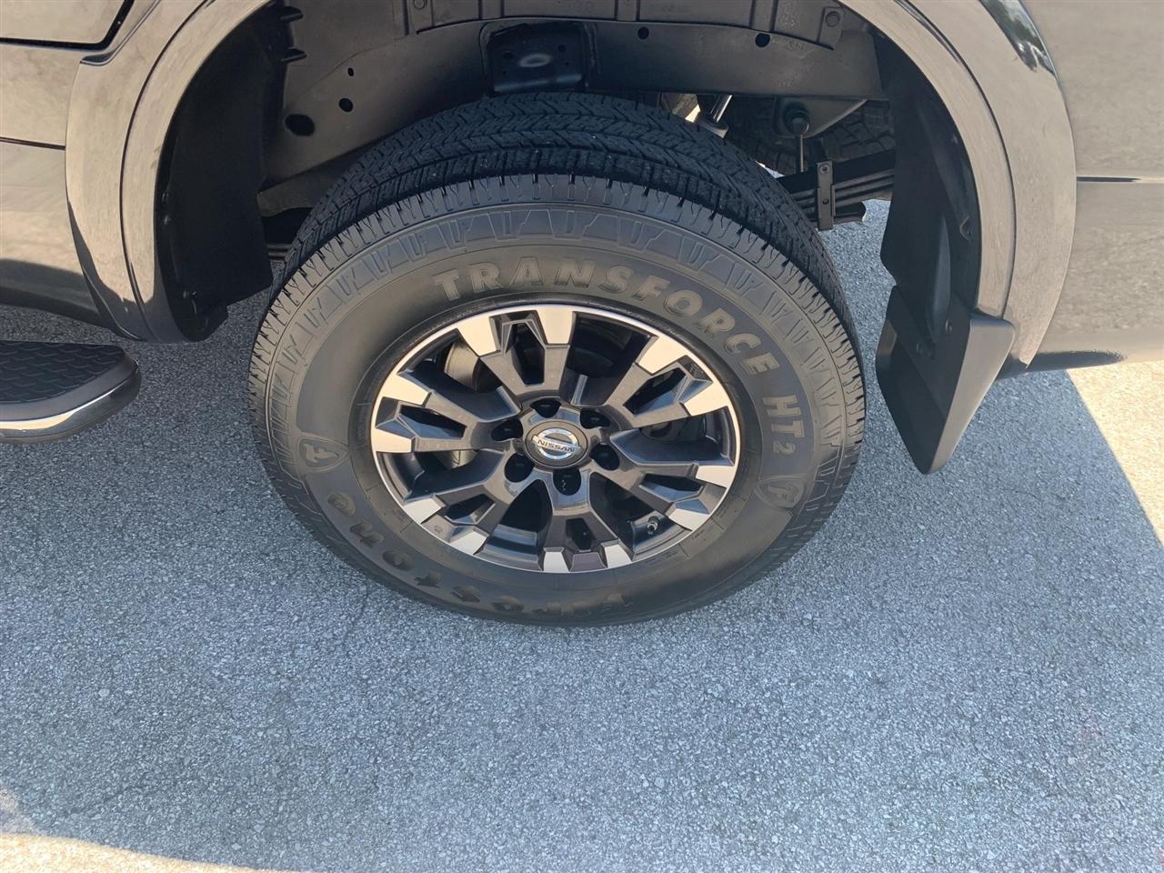 Nissan Titan Platinum Reserve Crew Cab 4WD 2017