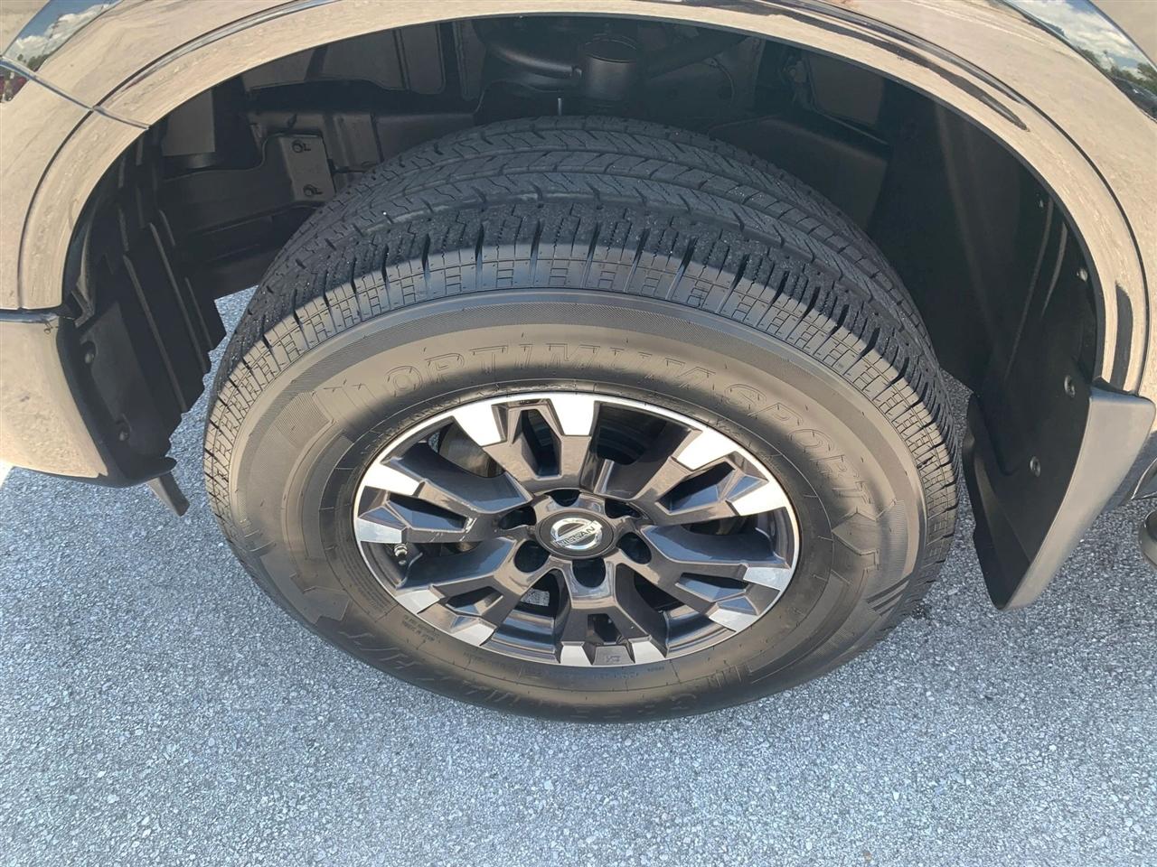 Nissan Titan Platinum Reserve Crew Cab 4WD 2017