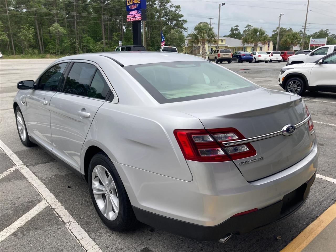 Ford Taurus SE FWD 2015