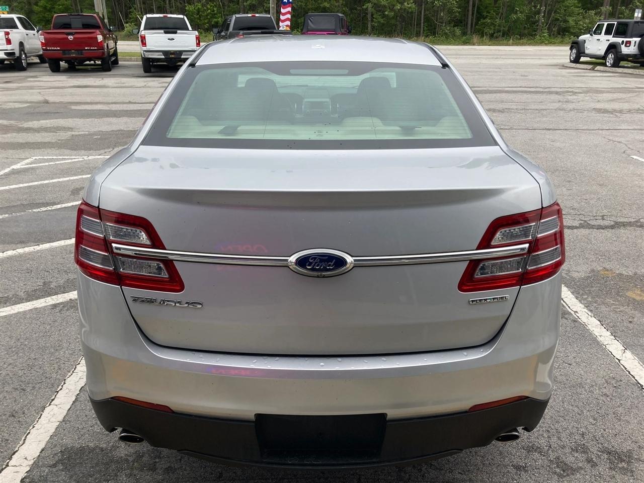 Ford Taurus SE FWD 2015
