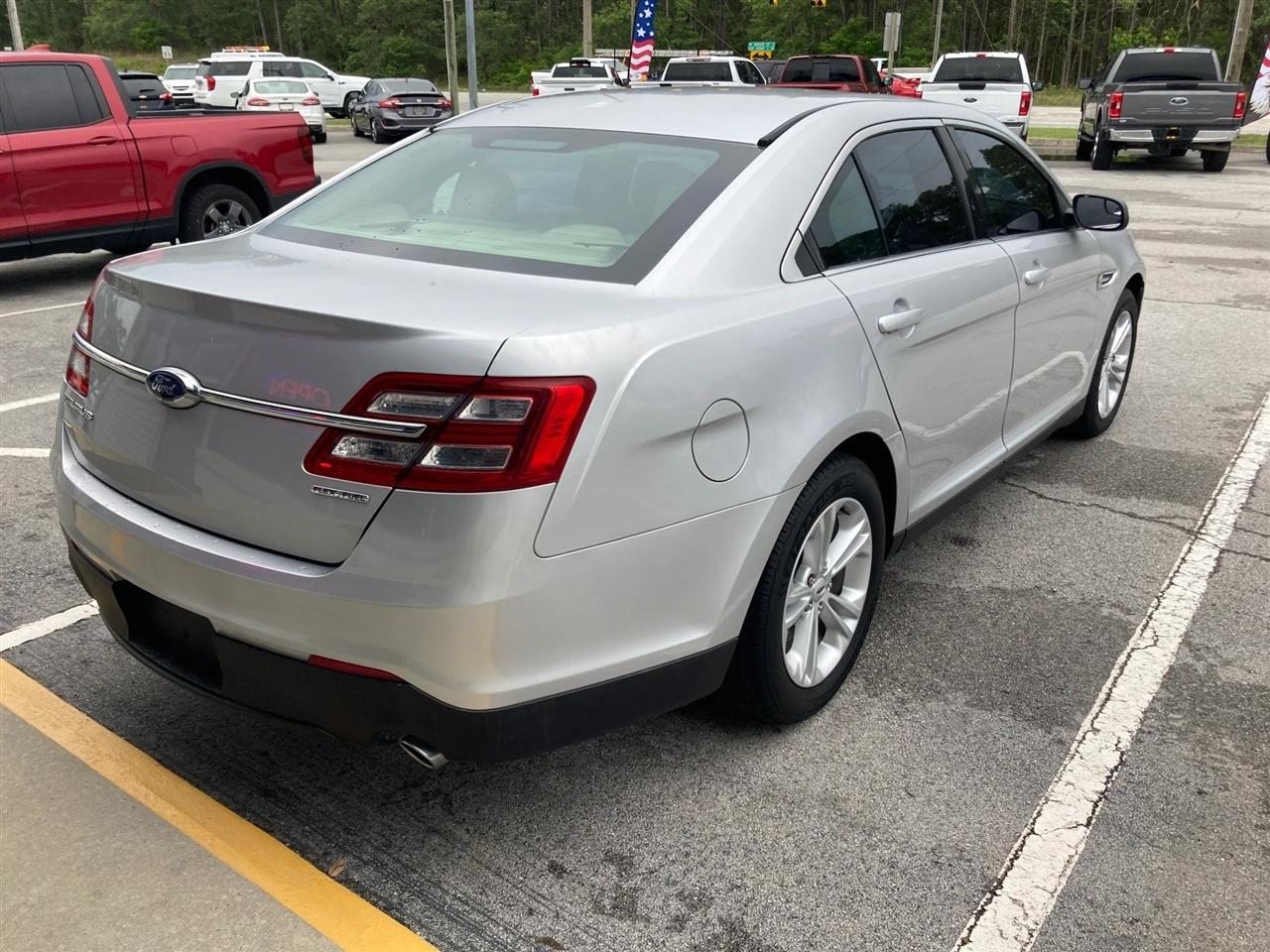 Ford Taurus SE FWD 2015