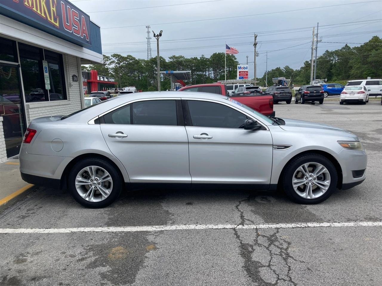 Ford Taurus SE FWD 2015