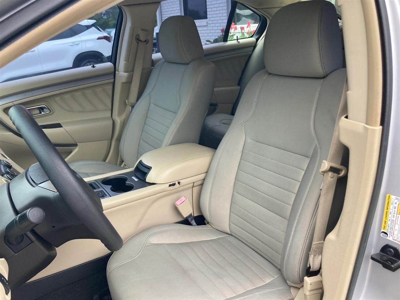 Ford Taurus SE FWD 2015