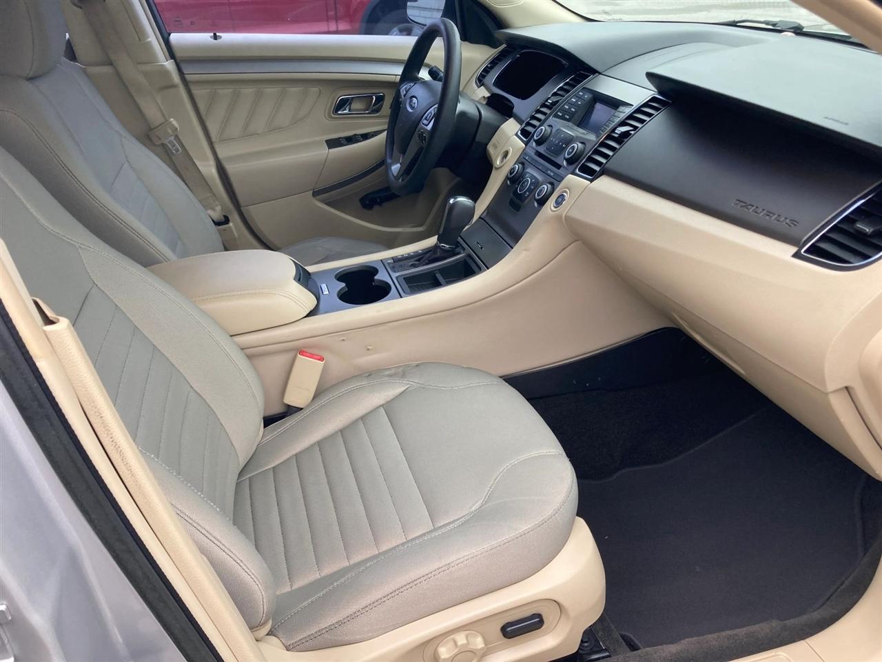 Ford Taurus SE FWD 2015