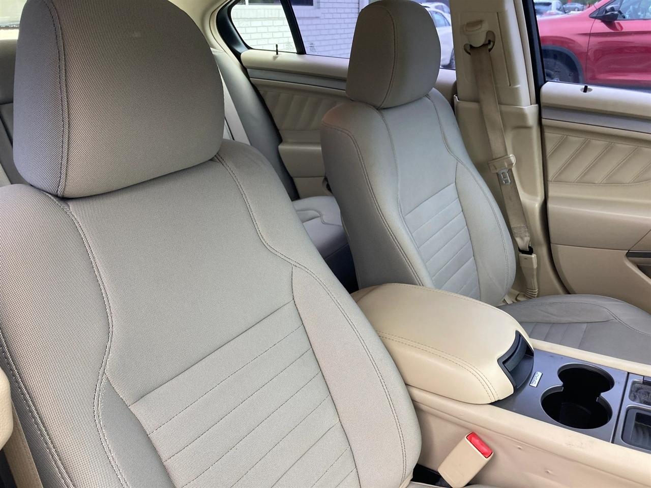 Ford Taurus SE FWD 2015