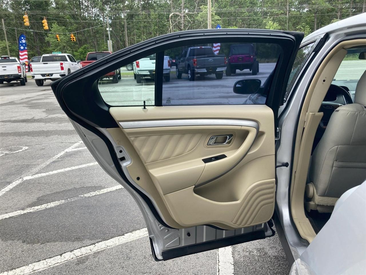 Ford Taurus SE FWD 2015