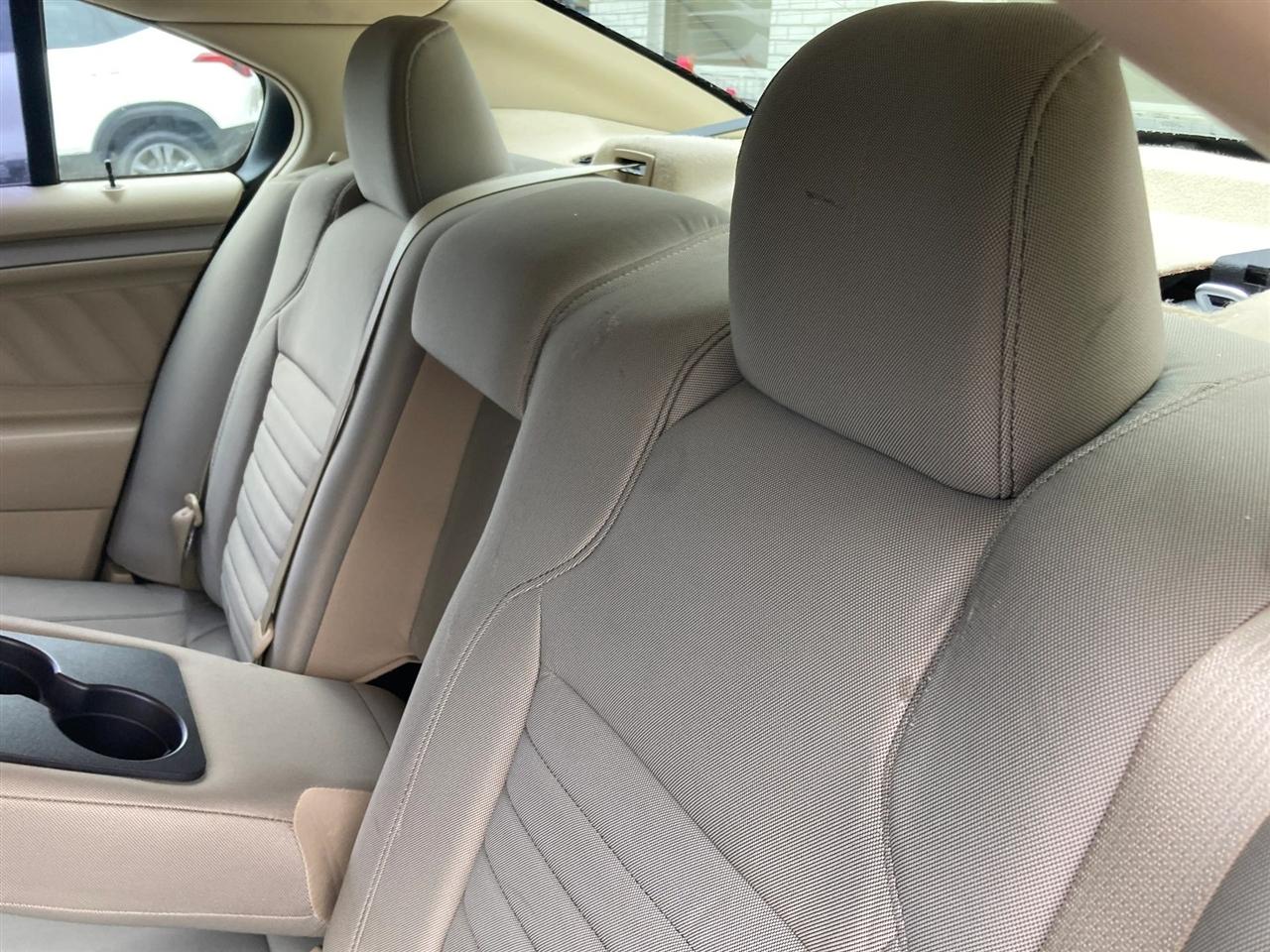 Ford Taurus SE FWD 2015