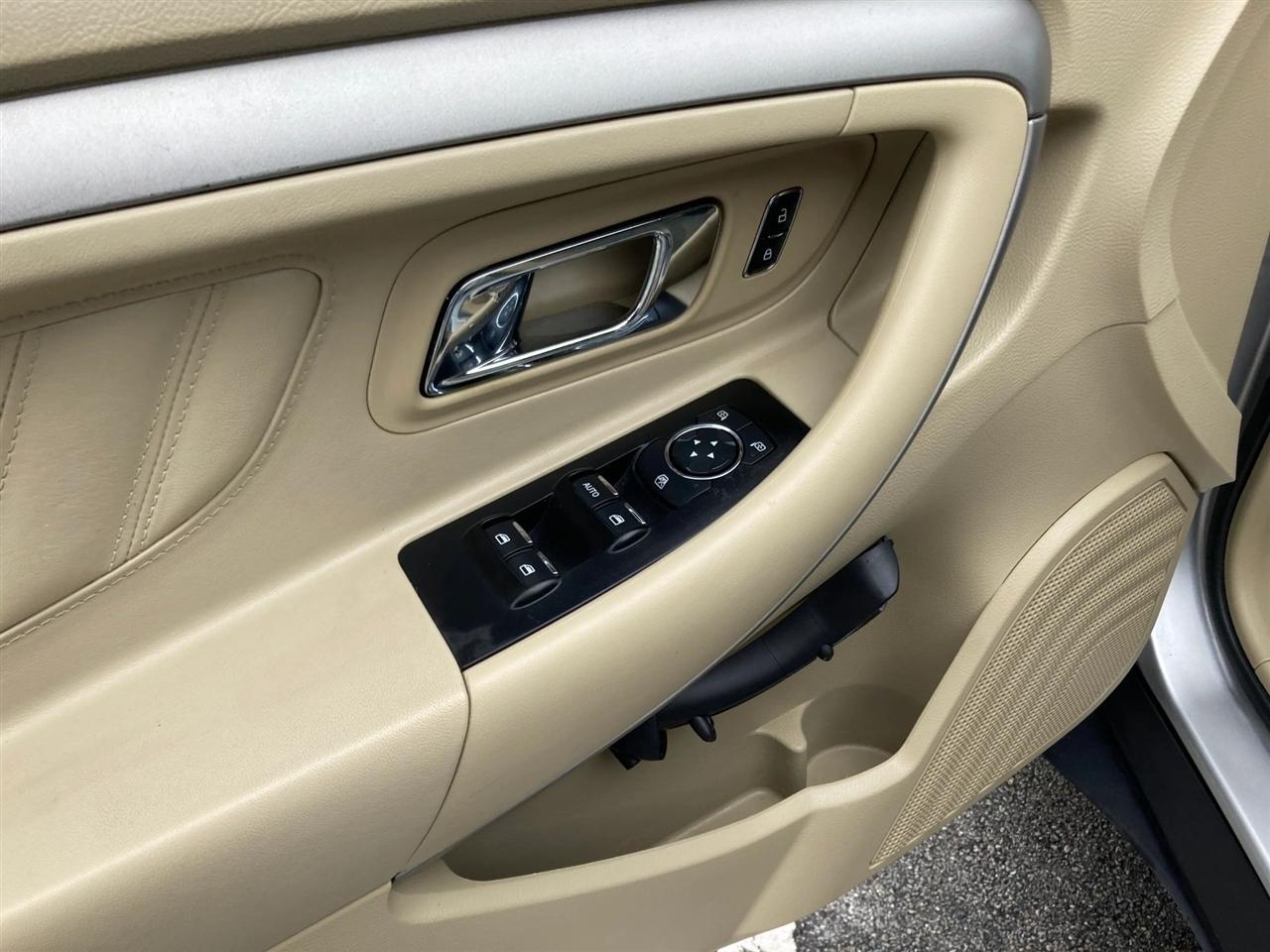 Ford Taurus SE FWD 2015