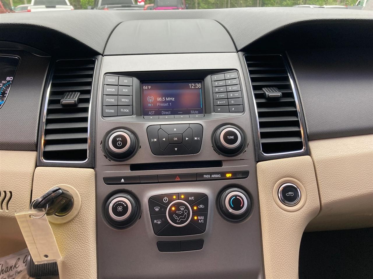 Ford Taurus SE FWD 2015