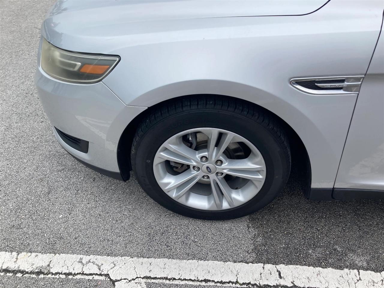 Ford Taurus SE FWD 2015