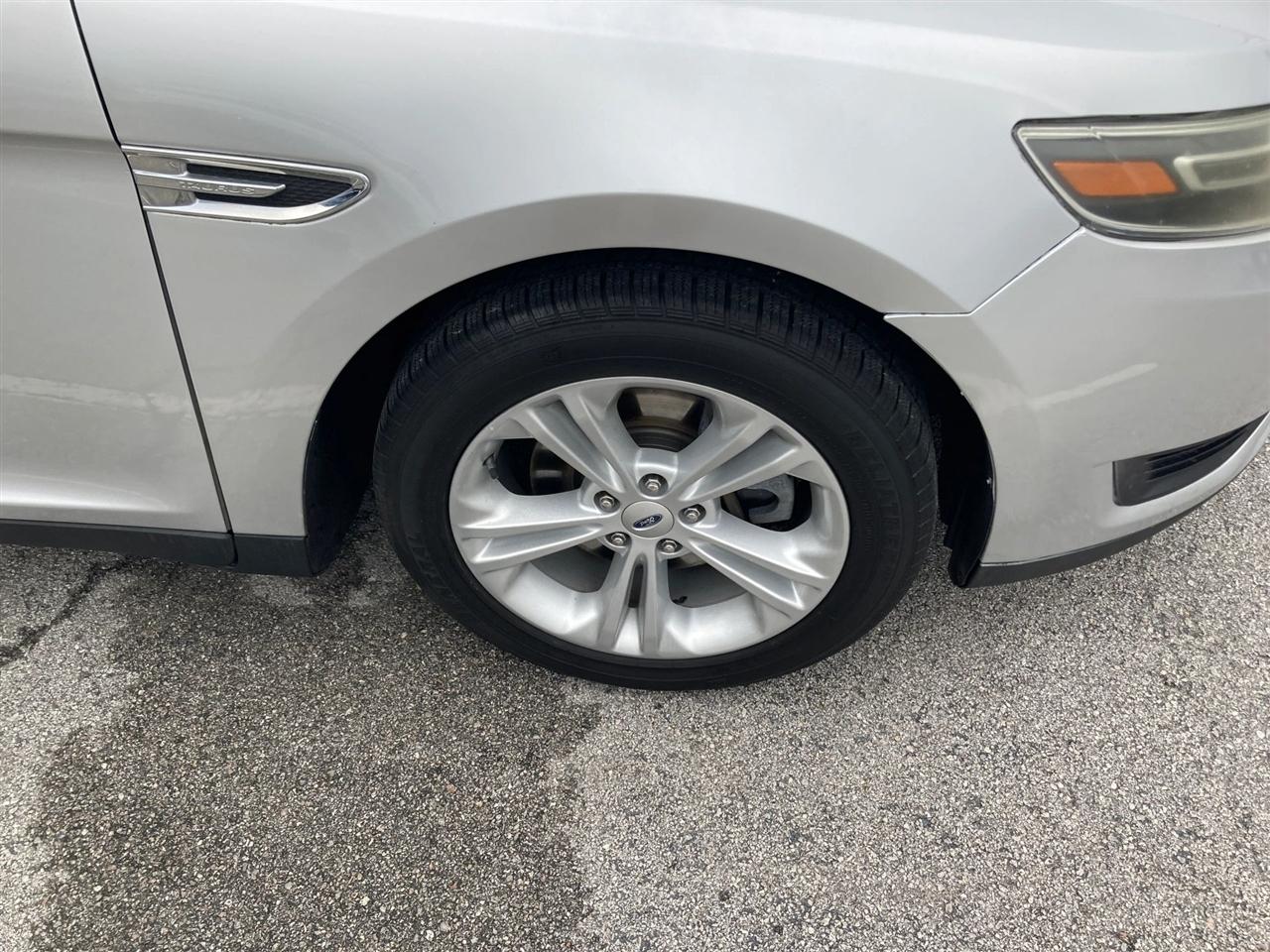Ford Taurus SE FWD 2015