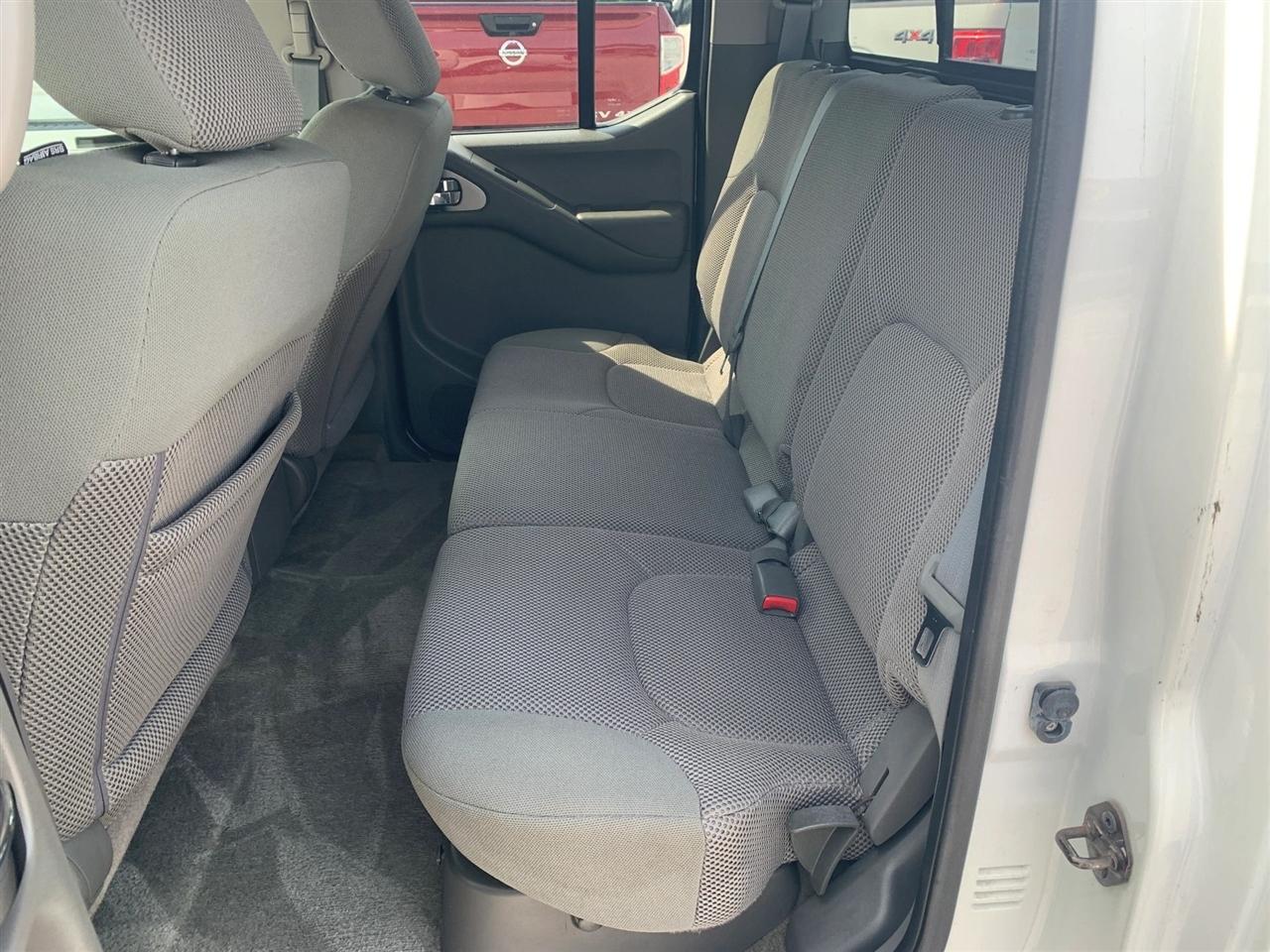 Nissan Frontier S Crew Cab 5AT 2WD 2015
