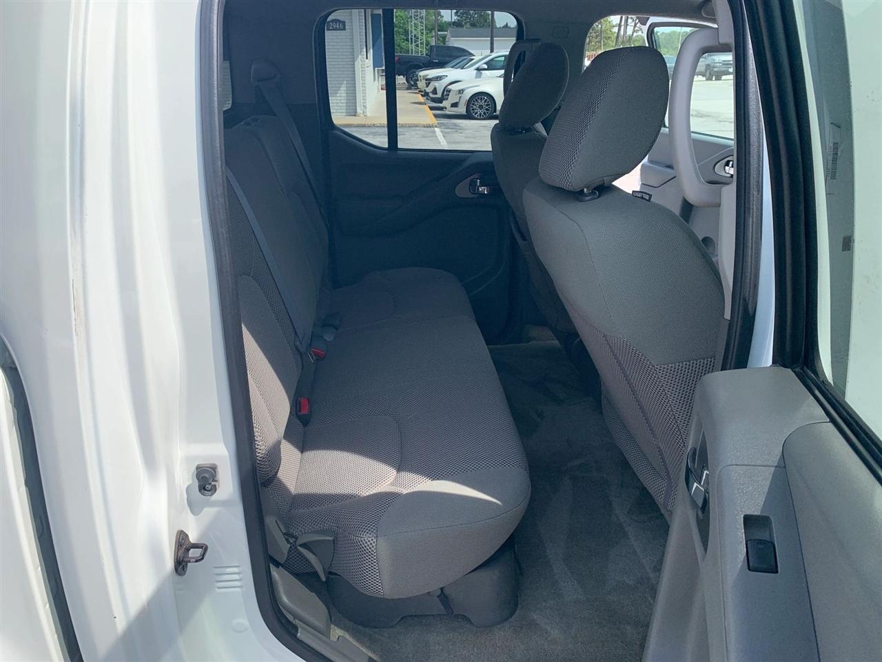 Nissan Frontier S Crew Cab 5AT 2WD 2015