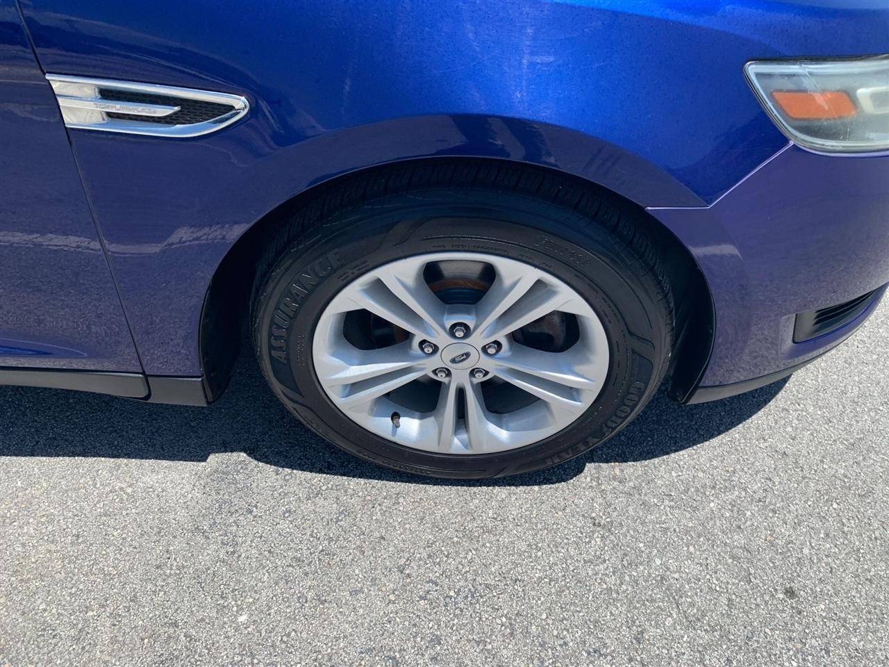 Ford Taurus SE FWD 2015