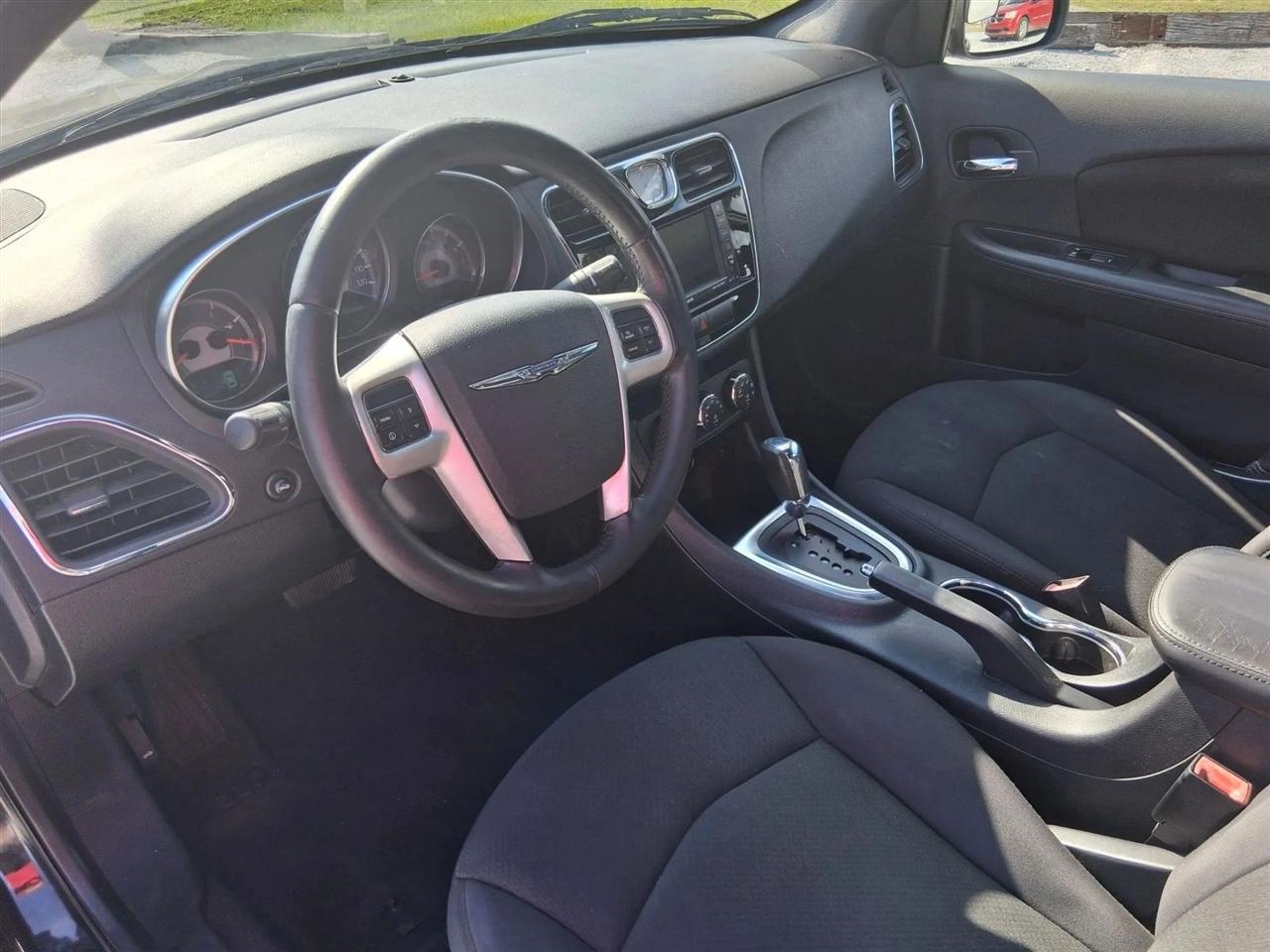 Chrysler 200 Touring 2012