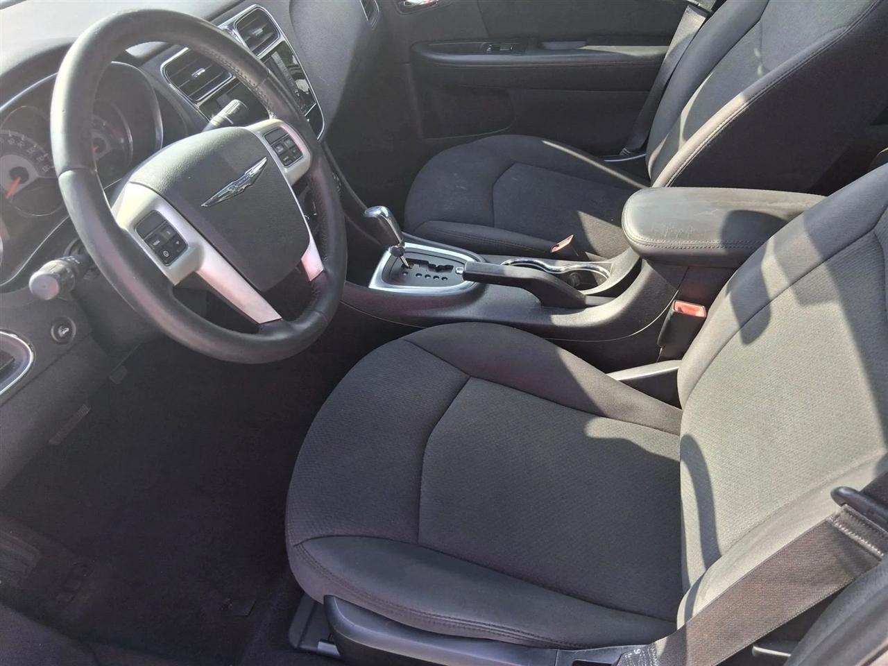 Chrysler 200 Touring 2012