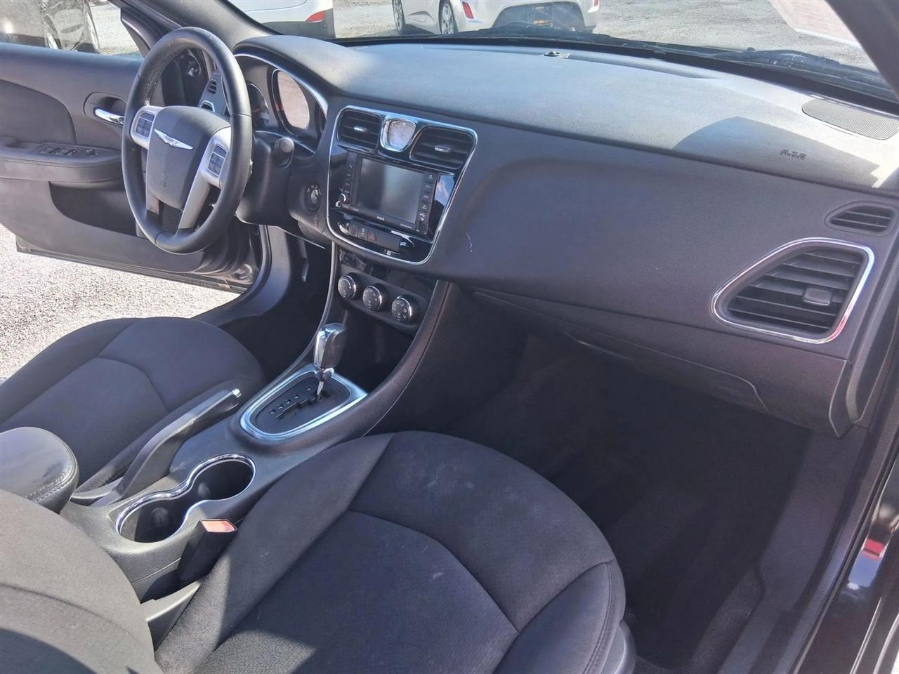 Chrysler 200 Touring 2012